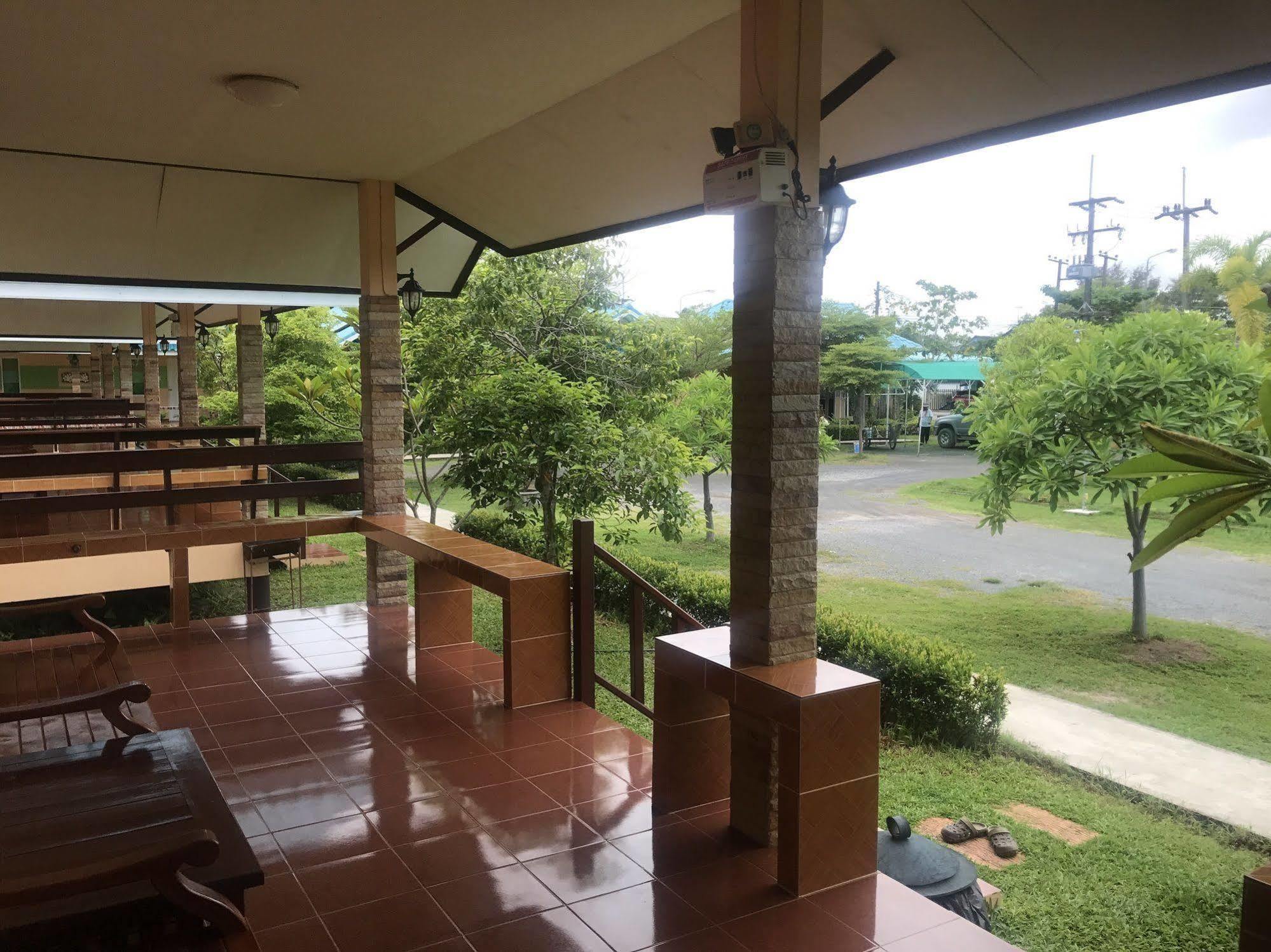 Sangtong Beach Resort Лаем-Синг Экстерьер фото